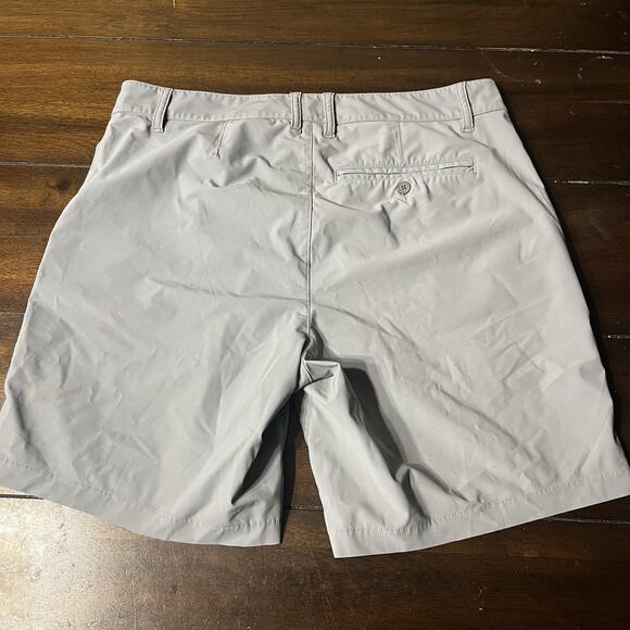 Rhone Resort Shorts Mens 31 Gray Chino 8" Inseam Flat Front Preppy Outdoor - Picture 4 of 4